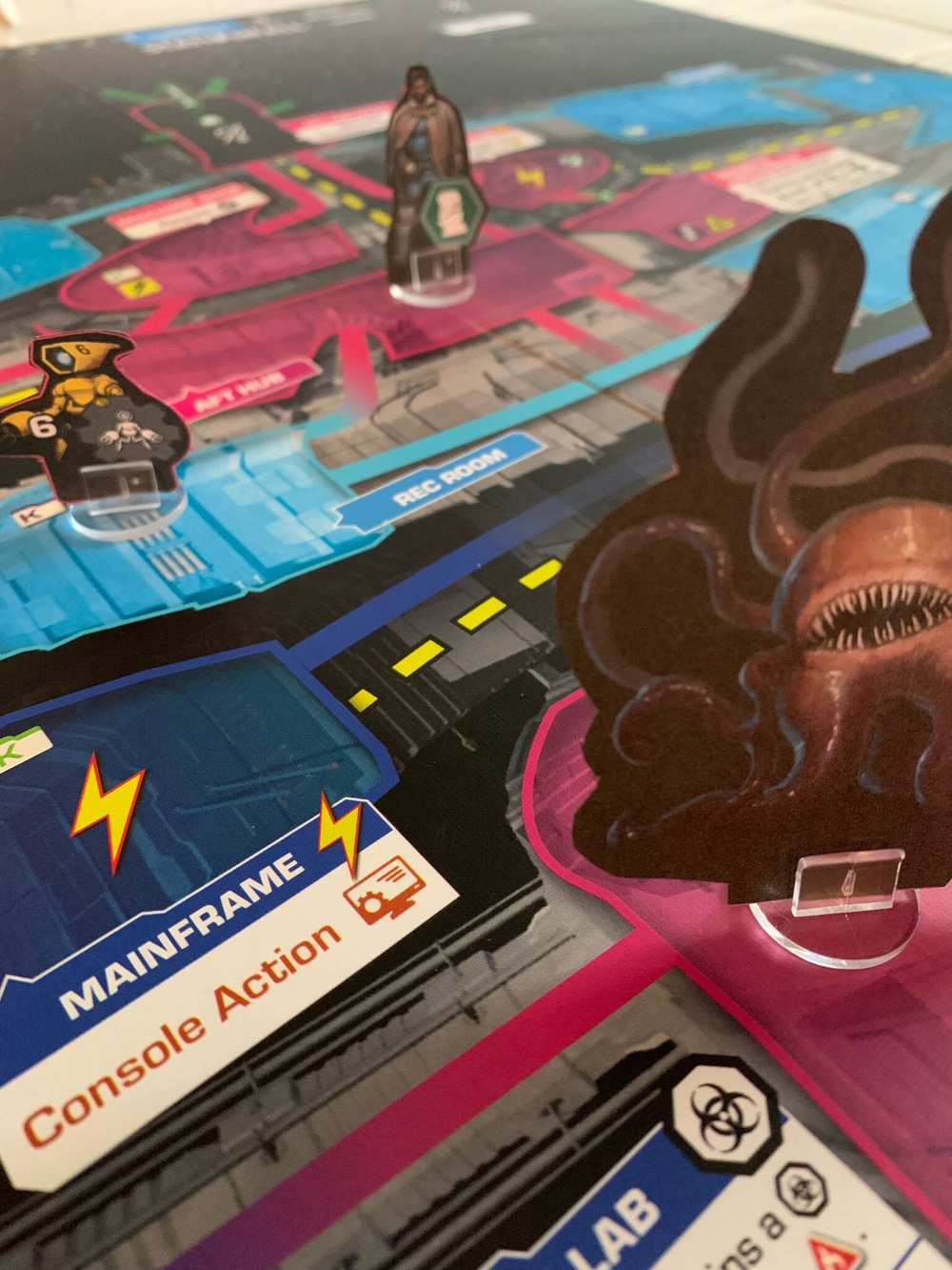 Stationfall. Character Standees (Падающая станция. Стенды персонажей)